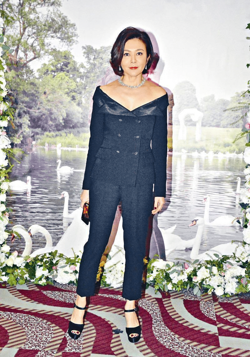 方脸|关之琳的“小方脸”很有气质，虽然脸蛋有肉感，但五官仍然很精致