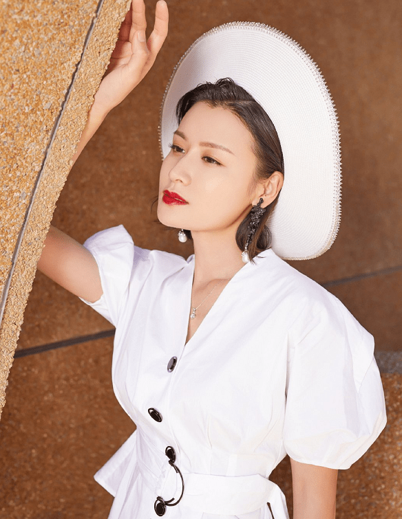 公主|田亮的妻子真会打扮，过生日穿的像个公主，感觉不太像俩孩子的妈