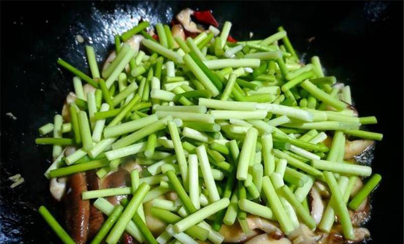 蒜苔炒肉做咸了怎么补救 959648176913477298dd299f7622be70.jpeg