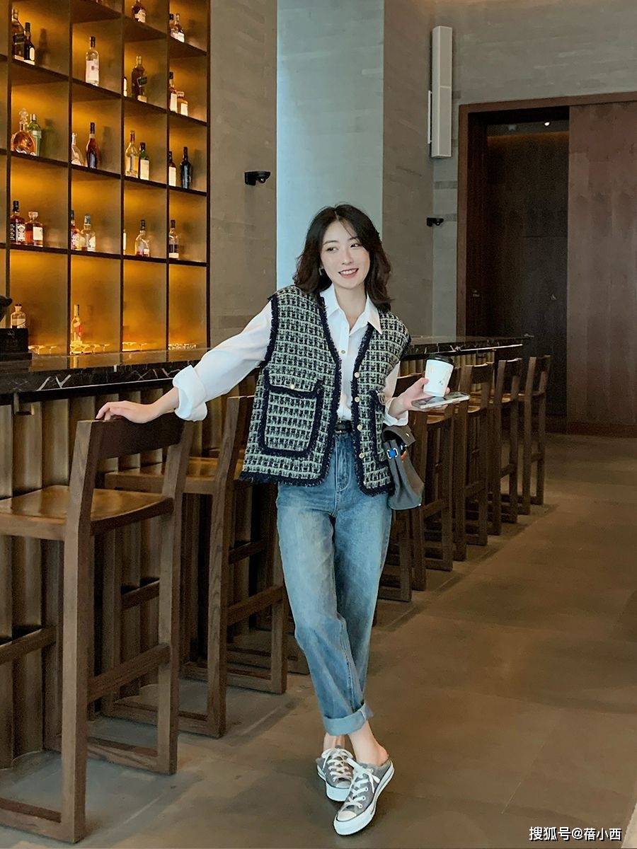 chic|真正时髦的女人，入秋第1条裤子首选“牛仔裤”，简约chic又洋气