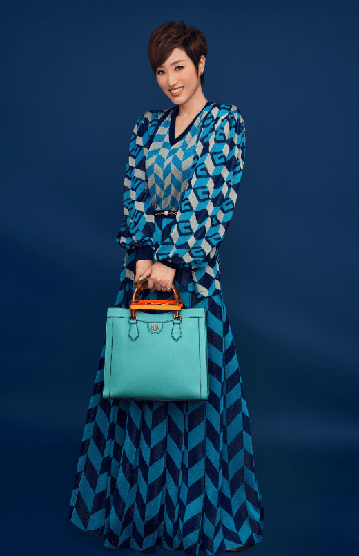 效果|陈法蓉白费心机,闺蜜合照都穿圆领就她穿V领,但选错版型挺显胖