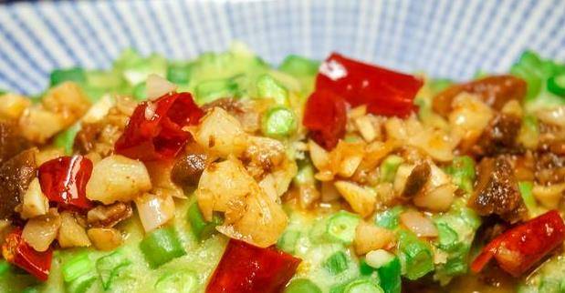 蔬菜|懒人早餐新吃法,加2个鸡蛋拌一拌,10分钟就好,孩子能吃3、4个