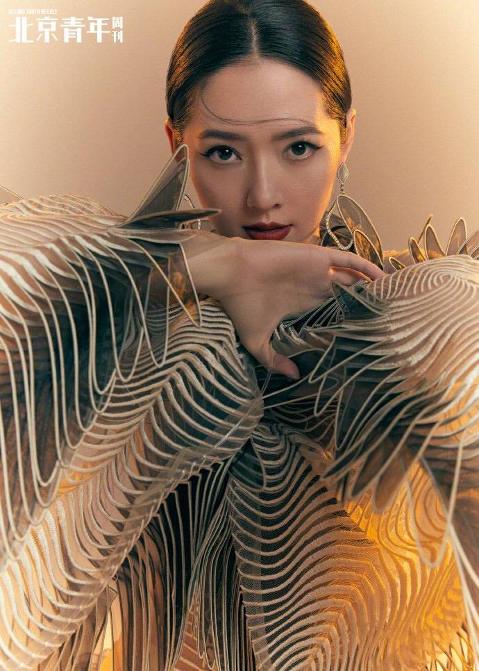 身姿|郭碧婷产后复工大片释出 妆容精致美腿纤细大秀曼妙身姿 ?