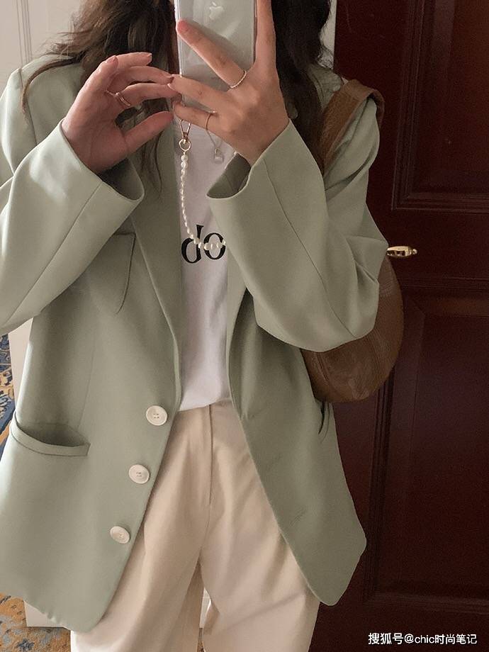 什么|夏末与初秋交界的时节,什么颜色应该占主导,豆绿色应该榜上有名