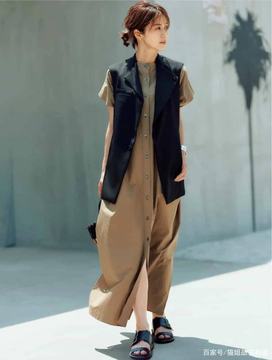 身材|入秋后穿衣的高级感是“马甲”给的，搭配T恤衬衫都好看，很实用