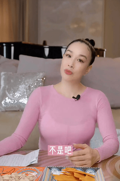 设计|钟丽缇真大胆,穿粉色瑜伽服秀饱满曲线,转身却露出后背赘肉