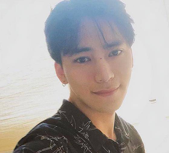 身材|陈坤与弟弟“撞脸”，23岁表弟身材健硕，颜值衣品开挂！