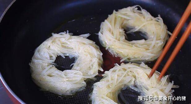 葱花|早饭别去早餐店了,2个土豆5个鸡蛋,营养又美味,比包子还要好吃