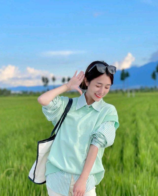 卫衣|女生就该美美的，日常穿搭也要穿出高级感，才能展现出自身的魅力