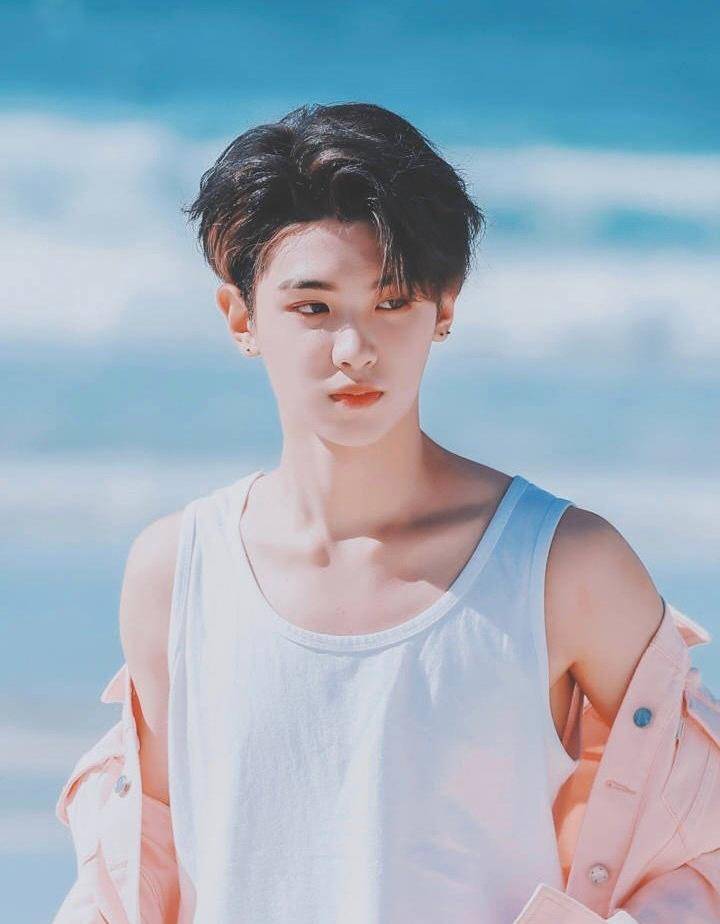 夏天|背心穿搭大赛，陈立农黄明昊华晨宇等上榜，有你家爱豆吗？