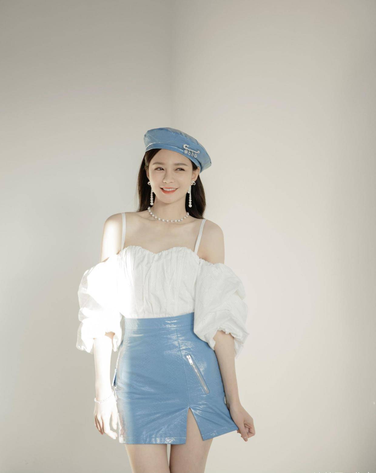 灯芯绒|32岁的沈梦辰真会穿,黑色西服搭配灯芯绒直筒裤,少女感扑面而来