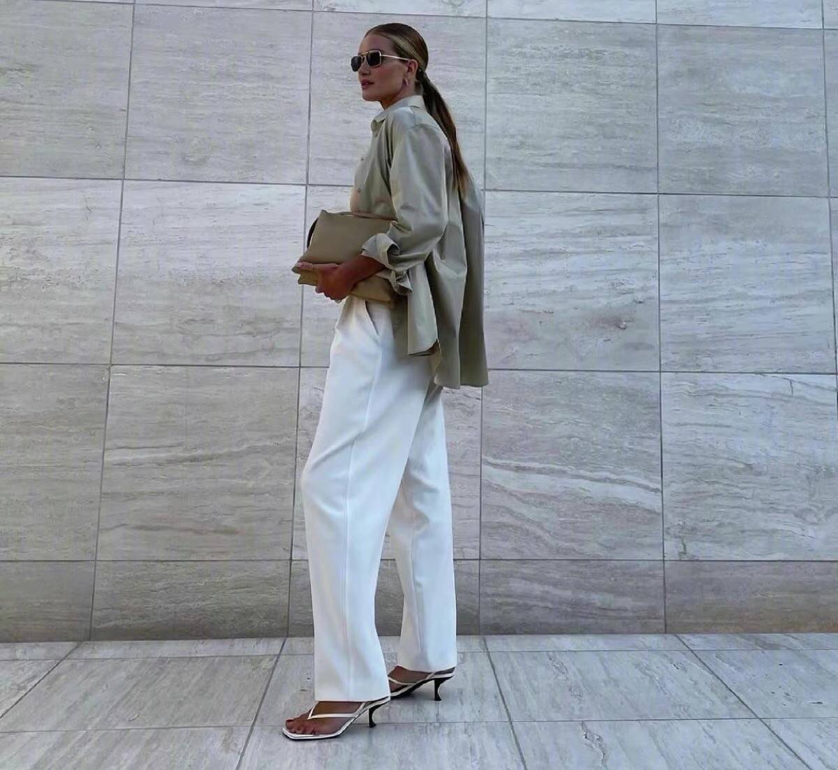 亮点|大地色系的穿搭,还是跟超模学!这几种配色,能穿出女boss的霸气