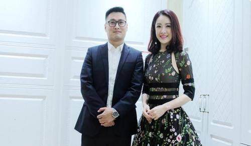 刺绣|向华强侄女衣品真好，穿透视碎花裙美艳动人，笑容甜美像仙女