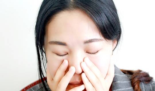 油性|人到多少岁会开始长老年斑？不想长老年斑怎么做？小技巧教给你