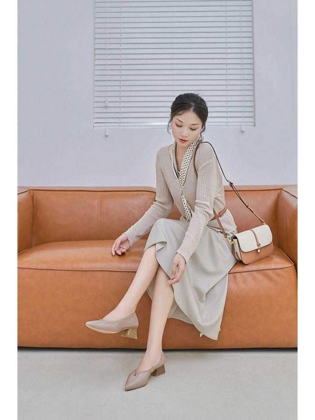 棕色|无针织衫不秋天，搭配百褶裙简约又洋气，青春活力，太好看了