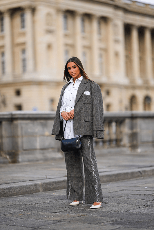 显得|秋季穿搭无法拒绝的“高级色”，不挑人还有气场，黄黑皮都能驾驭