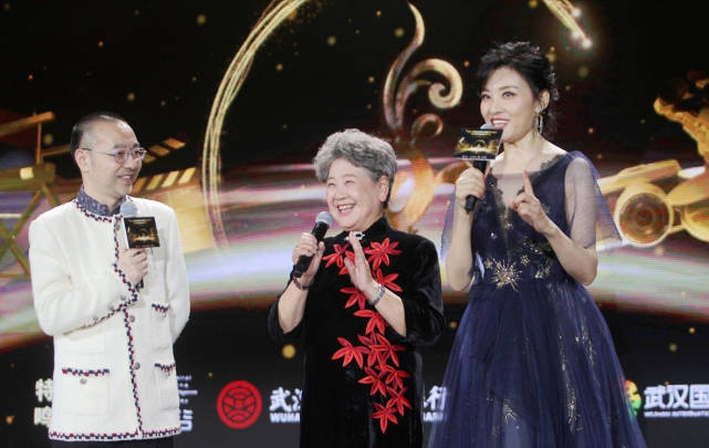 面料|86岁陶玉玲老得优雅，穿一身旗袍端庄大气，活出奶奶辈想要的精致