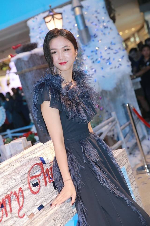身材|汤唯利用身高与身材优势挑战“妈妈裙”，看着魅力十足，真挺时髦
