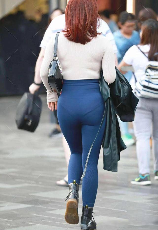 青色|灰色运动服搭配豆青色瑜伽裤,青春洋溢,朝气蓬勃