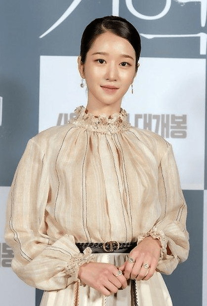 设计|“水蛇腰”徐睿知穿连衣裙,依旧遮掩不住腰细,颜值能碾压众女星