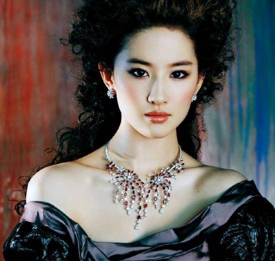饰品|“神仙姐姐”刘亦菲,看她在宝石之间如何搭配,绝对是古典美人