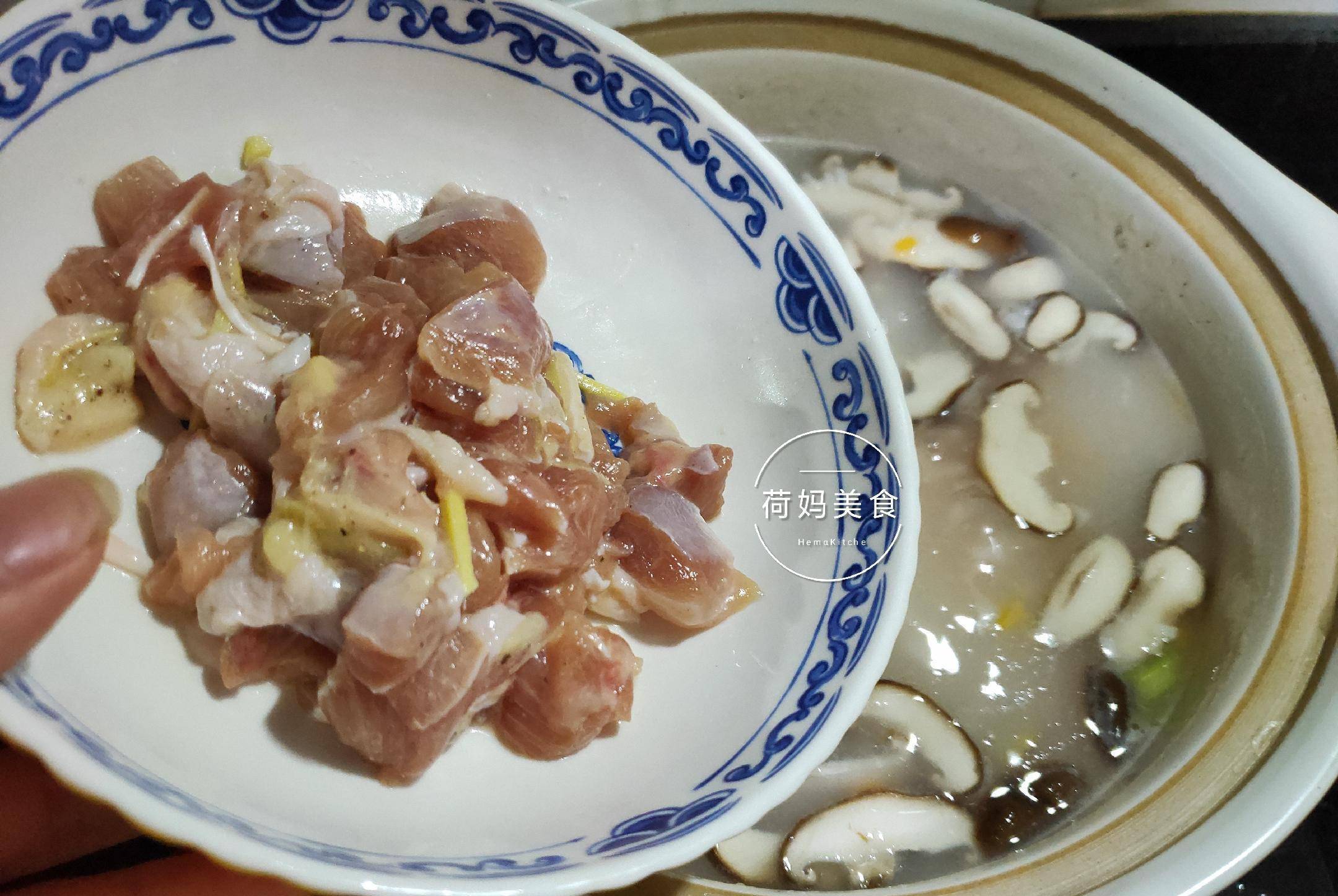 胡萝卜|天热,熬一锅香菇鸡肉粥,清淡营养,早餐的最佳搭配,元气满满!