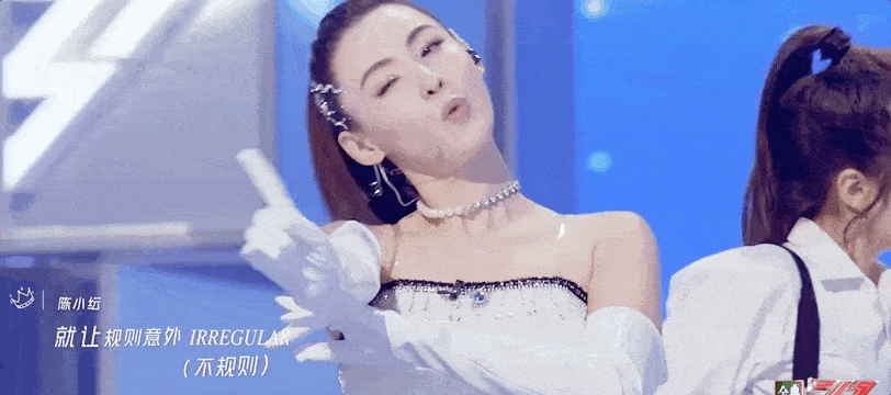 颜色|40岁张柏芝丝毫不显老,穿抹胸连体裤凹造型,瞬间美回初恋