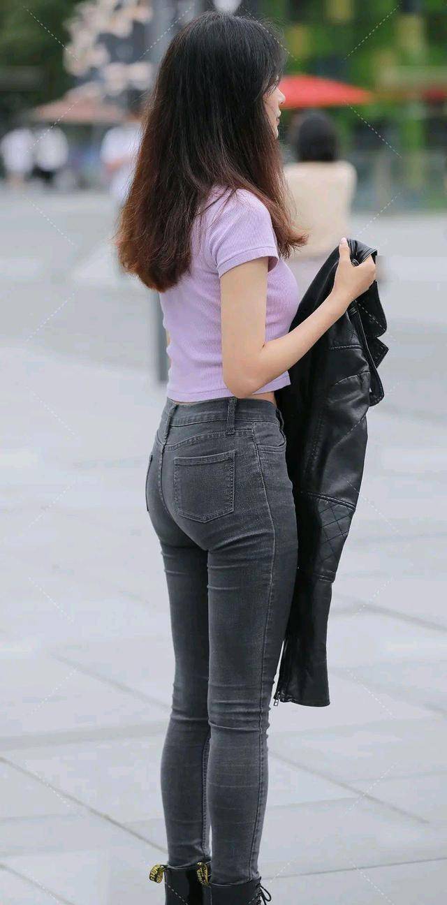 青春|酷酷装扮的打底裤充满青春的时尚活力，美出自己的风格，成熟魅力