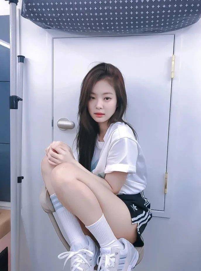 整体|不要穿船袜了，土气还显胖，聪明人都穿中筒袜，萝卜腿有救了