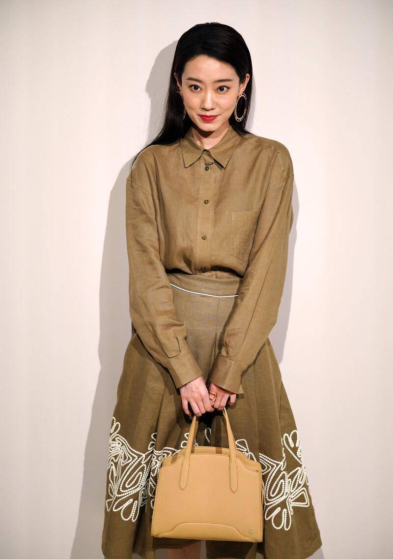 张小斐|张小斐成名后大变样,现身路演腰身粗壮一圈,裙子好普通可三万块