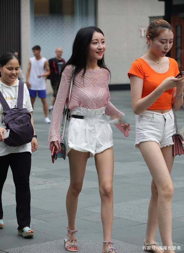 上衣|时尚质感的打底裤充满青春的运动活力，简约也是一种美，温婉可人