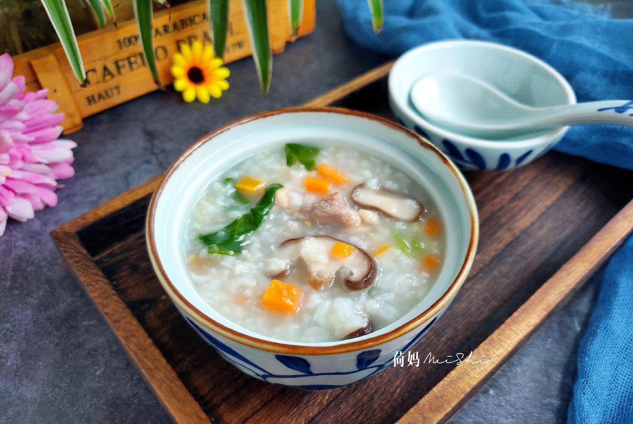 胡萝卜|天热,熬一锅香菇鸡肉粥,清淡营养,早餐的最佳搭配,元气满满!