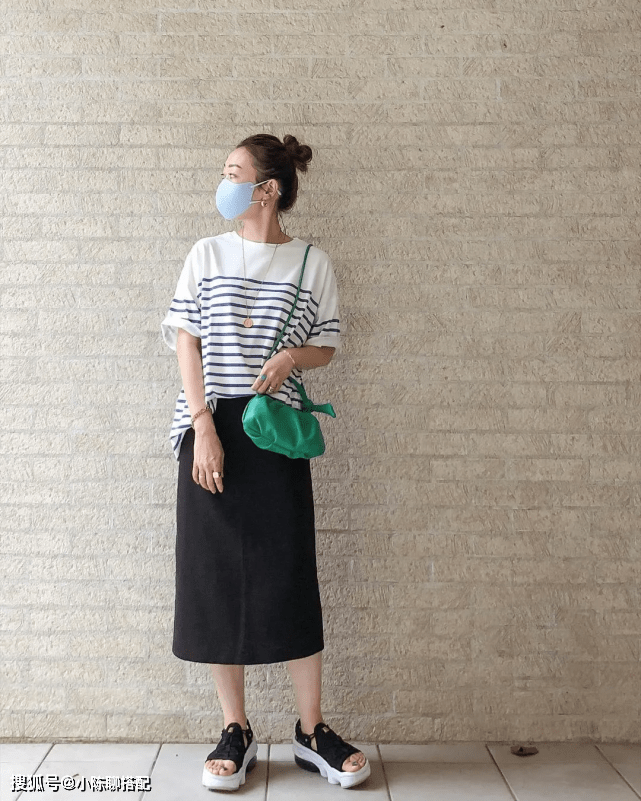 细节|这位日本主妇真优雅！简单条纹衫穿出高级感，时髦又好显气质