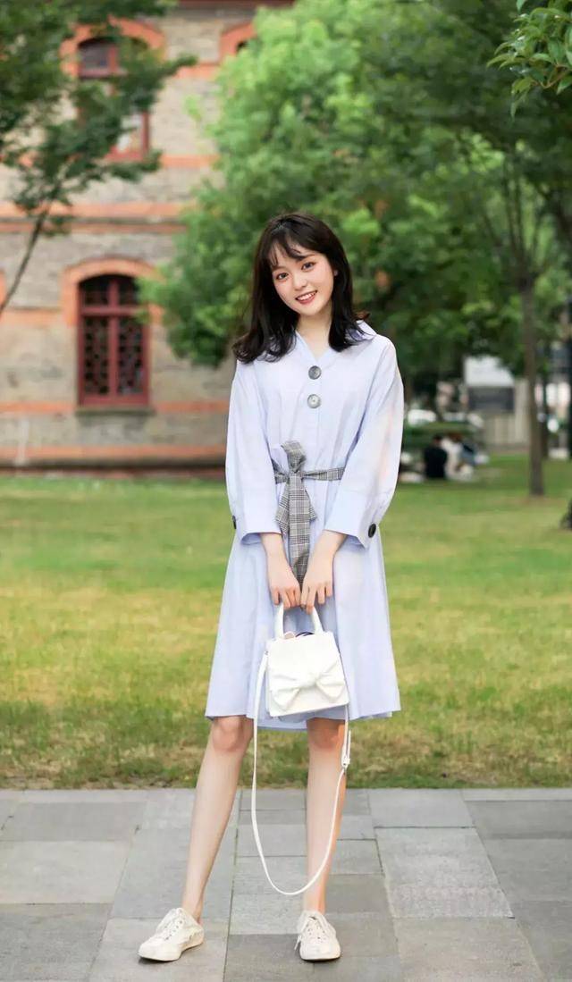 颜色|“裙子＋运动鞋”才是今夏最火CP，时髦显高又百搭，谁穿谁好看