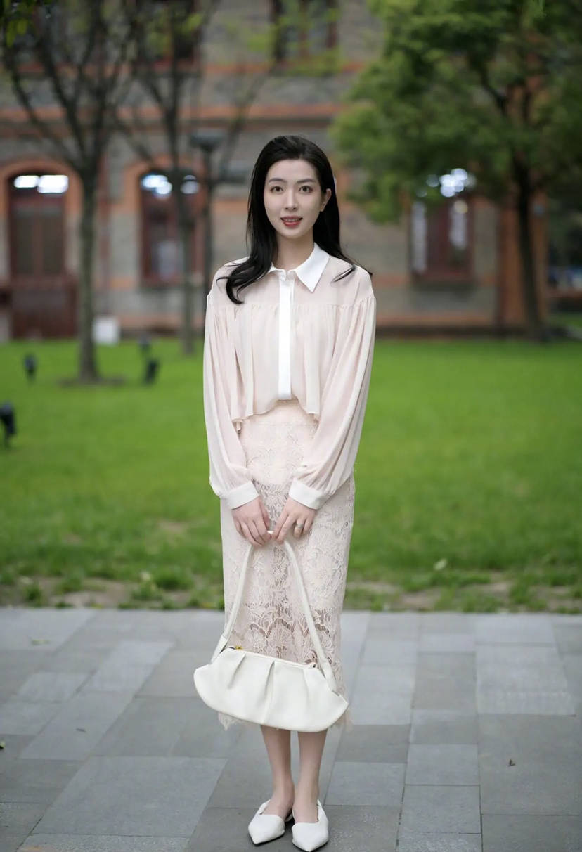 小白|换季时节，学会这几种“小白鞋”穿法，洋气舒适又显高，值得借鉴