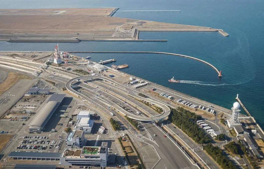 日本关西国际机场世界第一座100填海造陆人工岛机场