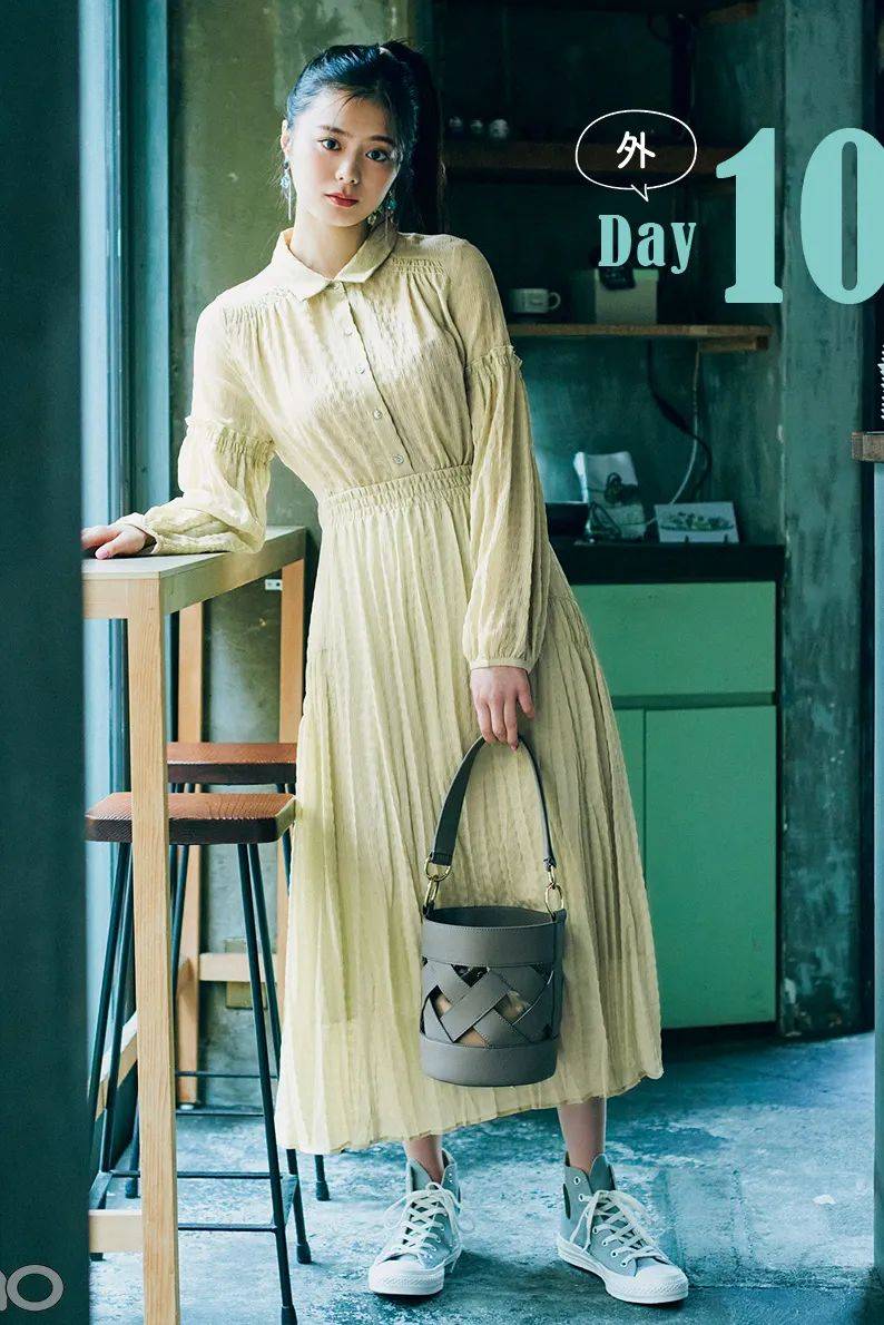 小白|今夏“裙子+运动鞋”这样穿,就是美得不一样!