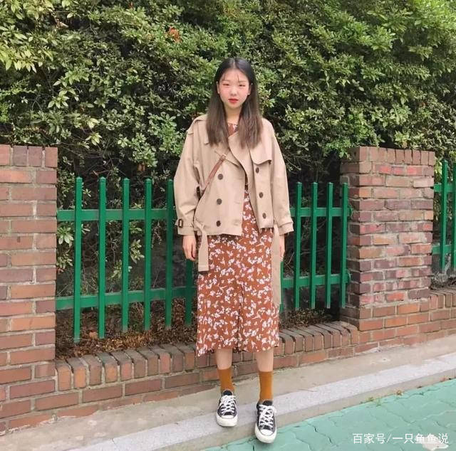 小个子|入秋风衣怎么搭配？“风衣+裙子”独特又显气质！