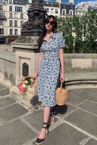 仙女|别总穿运动鞋啦！现在流行“连衣裙＋凉鞋”，好看显瘦又时髦！