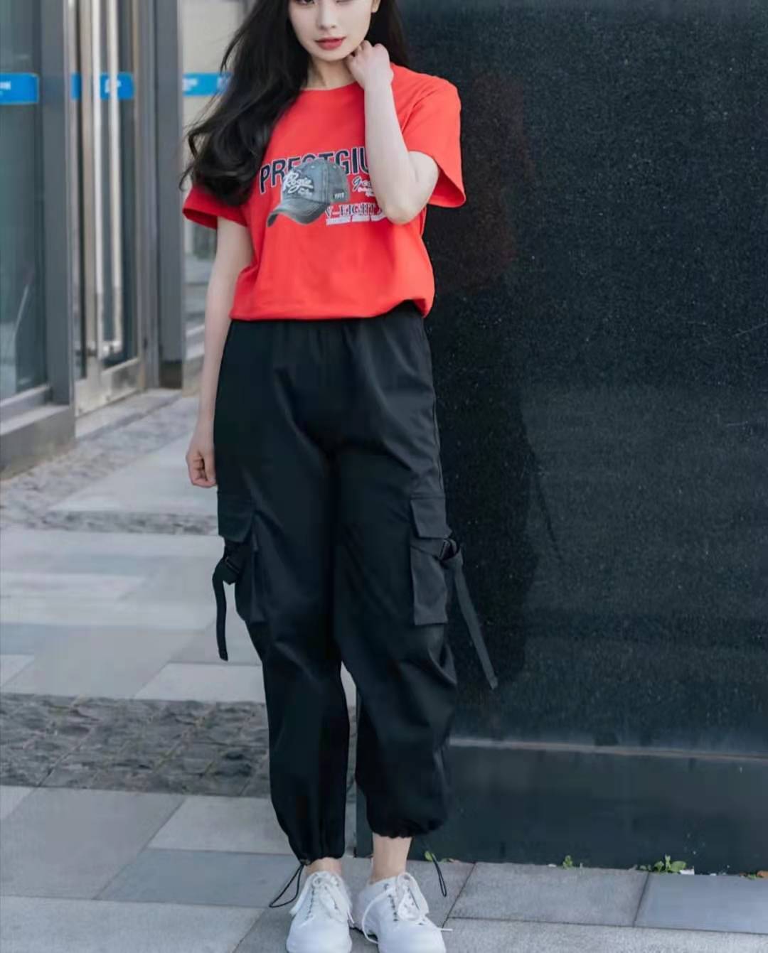 脚踝|2021不要再穿高跟鞋了！今夏“九分裤＋运动鞋”正流行！