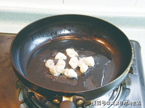 台灣名吃蚵仔煎，跟我這樣用料，味道比夜市裡的還好吃 熱愛美食 第3张