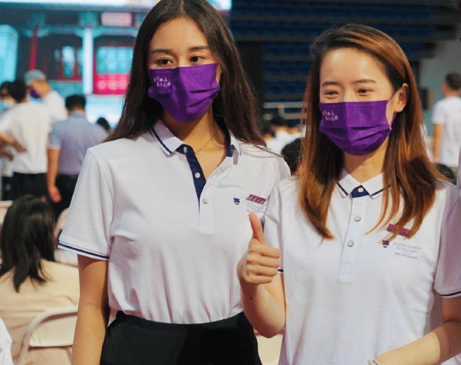 麻省理工学院|何猷君祝贺妹妹考上清华！夸她是全家骄傲，何超欣穿校服气质出众