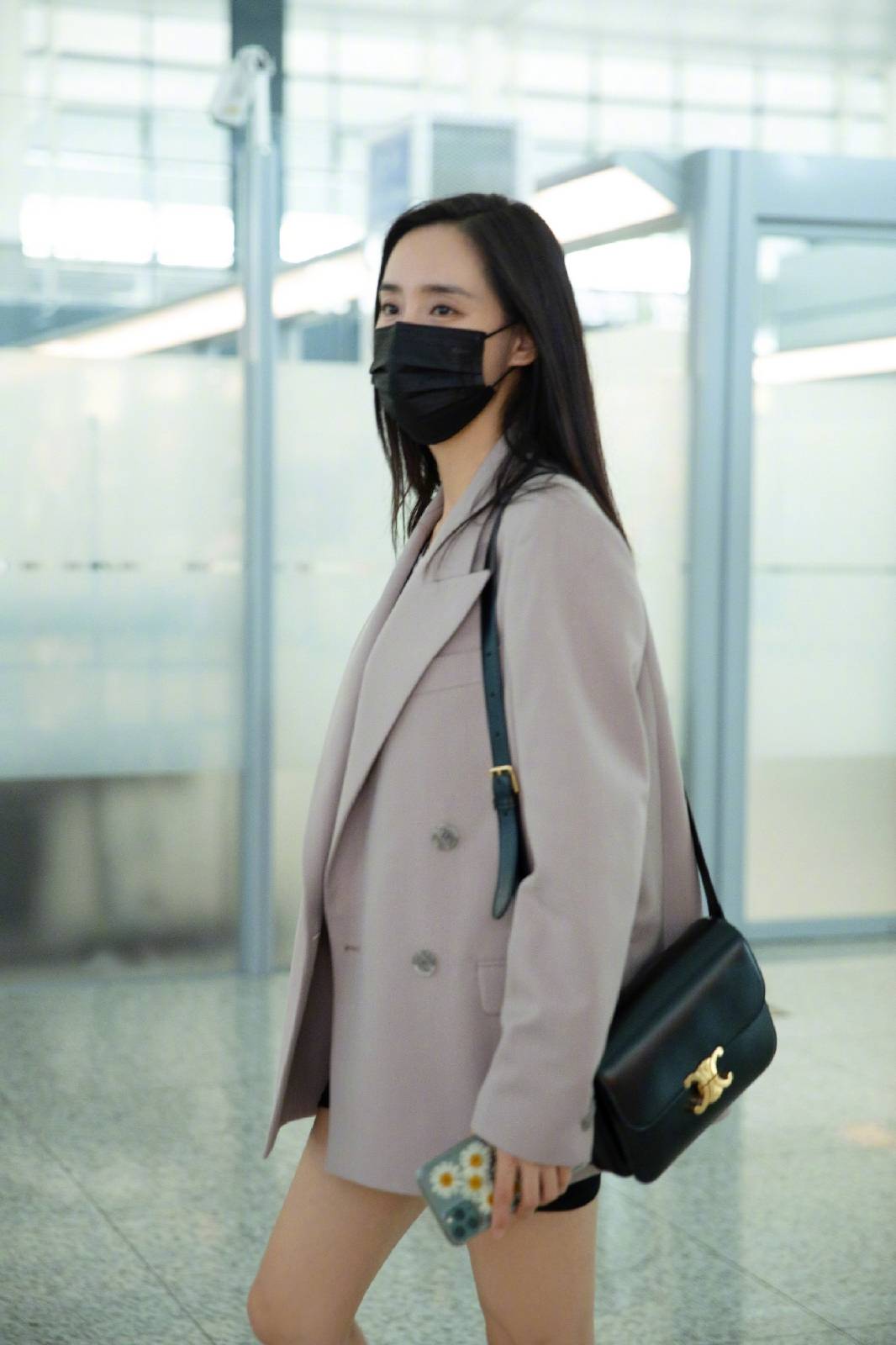 黑色|王智穿黑灰色运动装优雅迷人,38岁状态满分,逆生长实锤了!