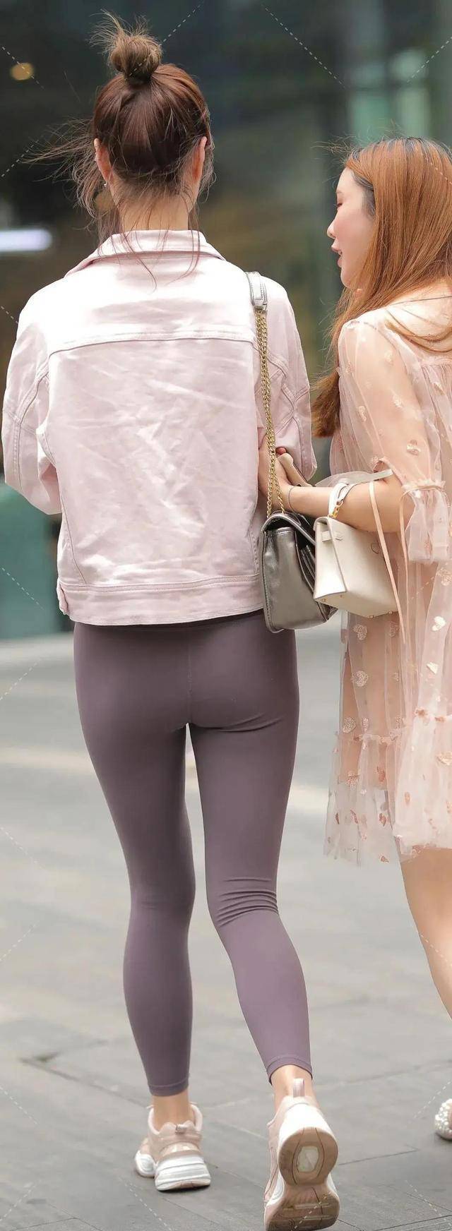 毛衣|低腰修身的开叉瑜伽裤，大方得体的搭配风格也耐看，格外美丽