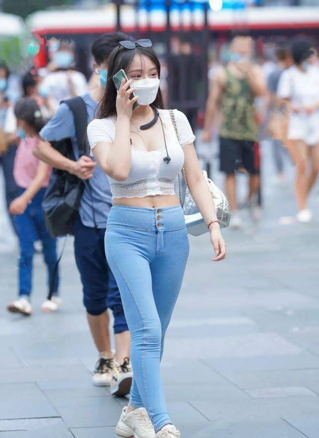 颜色|打底裤彰显年轻体态，带来无限活力感，让你充满时髦感