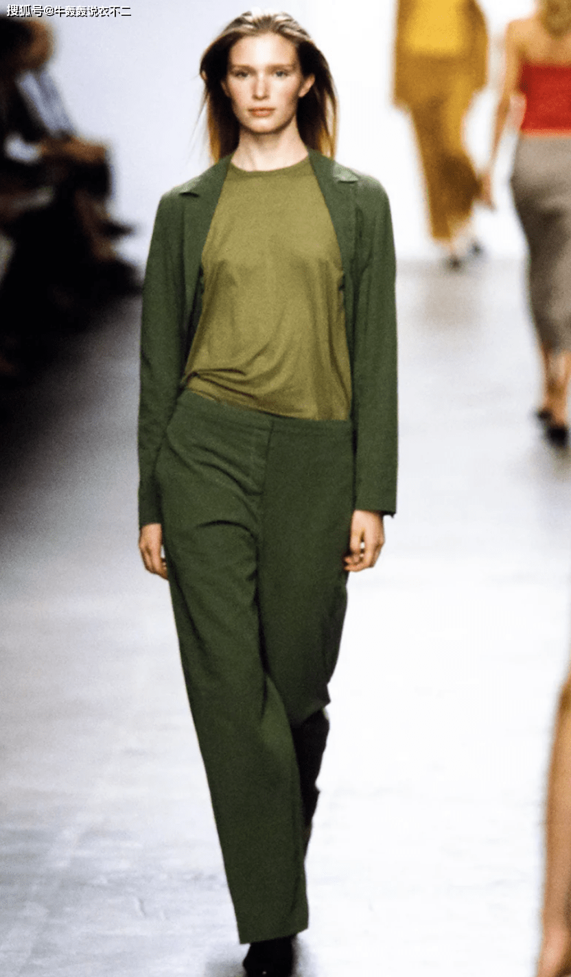 都靠|都靠这些颜色,拯救了我不想穿黑白灰的秋天