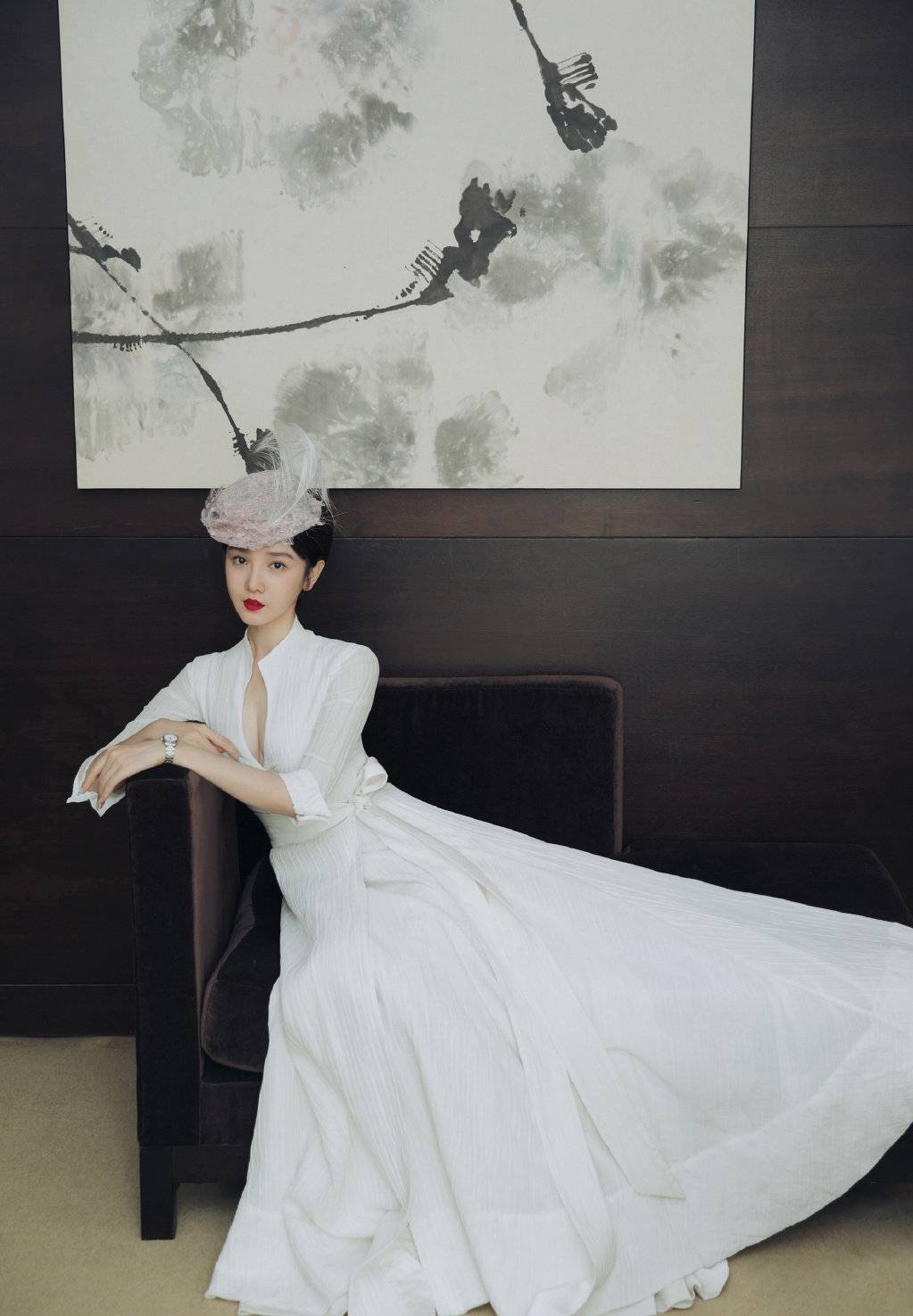 黑色|31岁陈小纭惊艳全场，白雪公主造型又仙又撩，美得不可方物