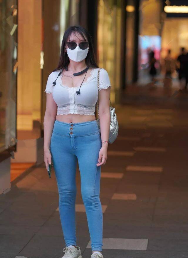 颜色|打底裤彰显年轻体态，带来无限活力感，让你充满时髦感