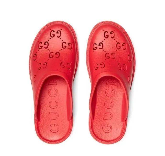 运动鞋|今夏不要总穿运动鞋了,2021流行这几款凉鞋,上脚显瘦显直又显腿长!