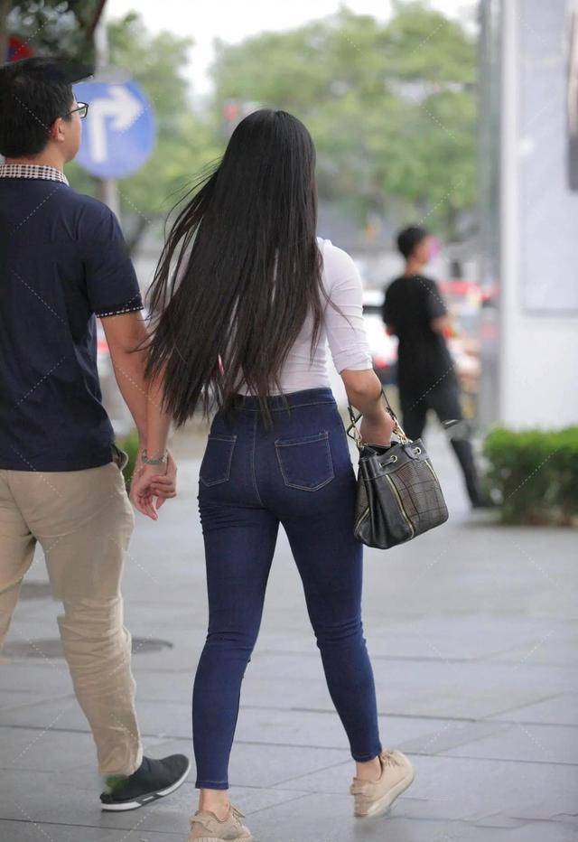 深蓝|光彩夺目的瑜伽裤显瘦好搭配，展示时尚风情，简单大方 (3)